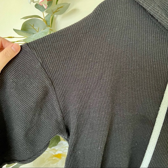 Forever 21 Crop Long Sleeve - Picture 5 of 8